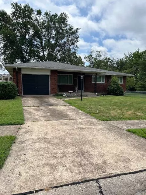 7116 Laclede Meadows Dr, Affton, MO 63123