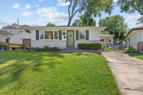 505 E Dallas Ct, Saint Louis, MO 63125