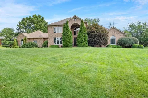 11949 Ladue Rd, Creve Coeur, MO 63141
