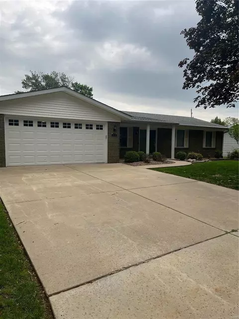 918 Mallory Dr, Saint Charles, MO 63303