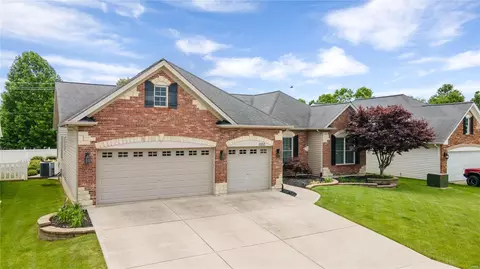1100 Renfrew Ln, O'fallon, MO 63366