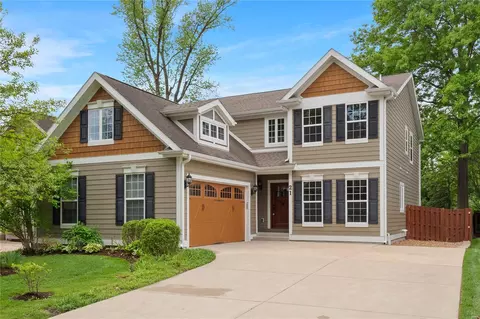 21 Magnolia Dr, Ladue, MO 63124
