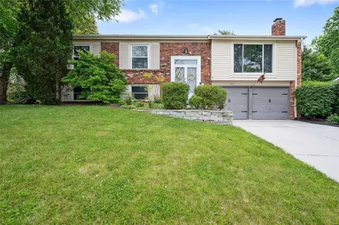1265 Mautenne Dr, Manchester, MO 63021