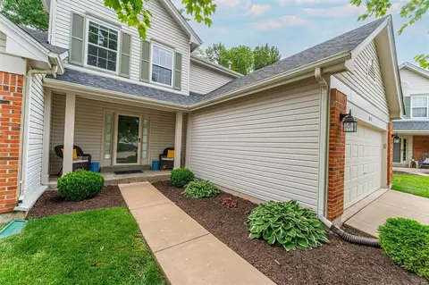 635 Hawk Run Dr #18A, O'fallon, MO 63368