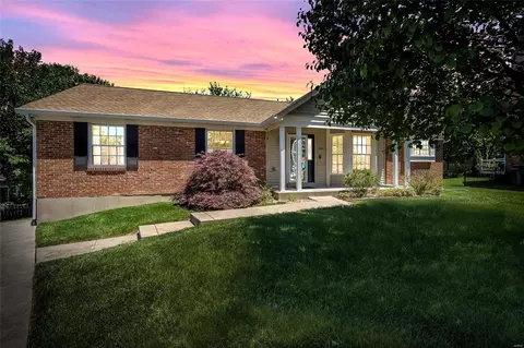 932 Weatherstone Dr, Saint Charles, MO 63304