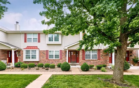 1722 N Wisteria Dr #5, Saint Charles, MO 63303