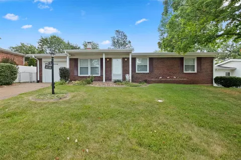 10208 Jubil Dr, Saint Louis, MO 63123