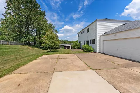 Exterior - 710 Barham Down Dr, Ballwin, MO 63011 photo 7 of 8