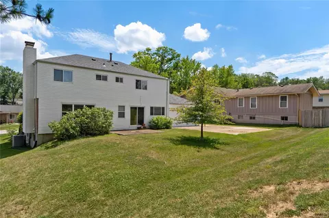 Exterior - 710 Barham Down Dr, Ballwin, MO 63011 photo 5 of 8
