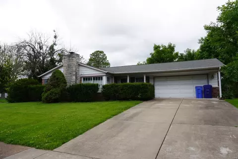 1555 Zurich Dr, Florissant, MO 63031