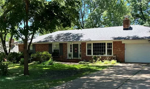 1322 Marbendale Ct, Kirkwood, MO 63122