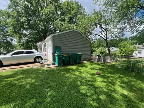 1109 Grenshaw Dr, Saint Louis, MO 63137 photo 13
