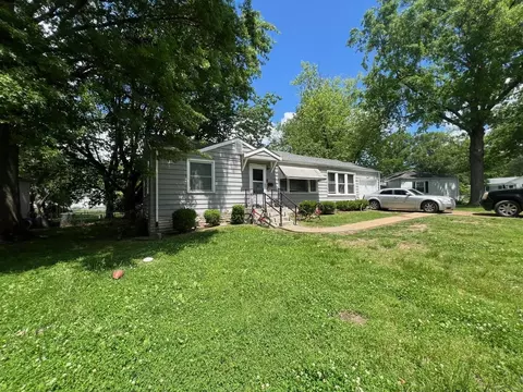 1109 Grenshaw Dr, Saint Louis, MO 63137 photo 2