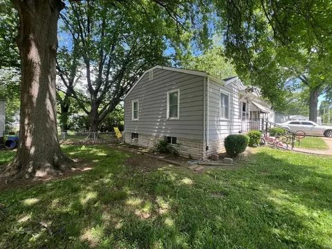 1109 Grenshaw Dr, Saint Louis, MO 63137 photo 3