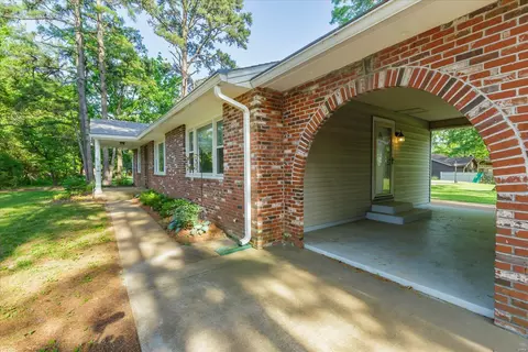 Exterior - 1184 Big Bend Rd, Ballwin, MO 63021 photo 5 of 17