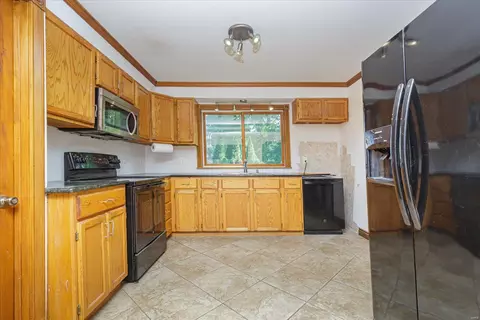 Kitchen - 1184 Big Bend Rd, Ballwin, MO 63021 photo 3 of 3