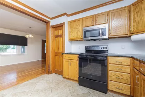Kitchen - 1184 Big Bend Rd, Ballwin, MO 63021 photo 2 of 3