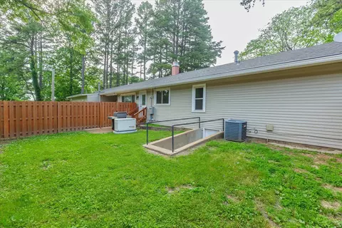 Exterior - 1184 Big Bend Rd, Ballwin, MO 63021 photo 11 of 17