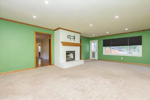 Living - 1184 Big Bend Rd, Ballwin, MO 63021 photo 3 of 7