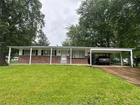 650 Mullanphy Rd, Florissant, MO 63031