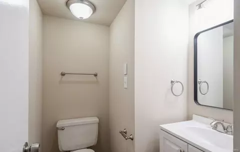 Bath - 849 Lilybud Ct, Ballwin, MO 63011 photo 1 of 2