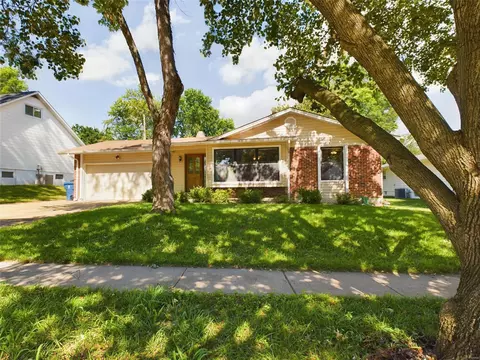 954 Ferngate Ln, Saint Louis, MO 63141