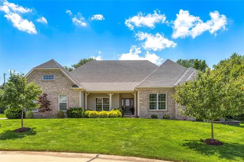 107 Ehlmann Farms Dr, Weldon Spring, MO 63304
