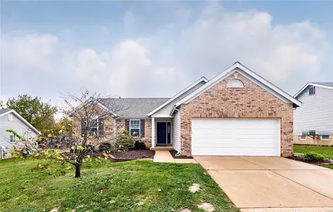 2047 Peine Forest Dr, Wentzville, MO 63385