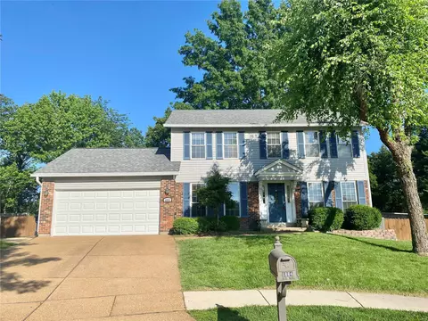 6884 China Lake Dr, Saint Louis, MO 63129