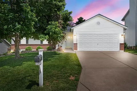 3270 Hyatt Ct, St Peters, MO 63303