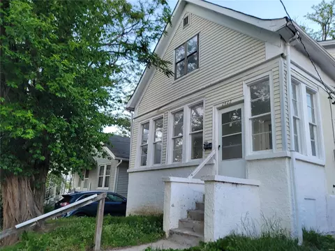 2422 Florent Ave, Saint Louis, MO 63143