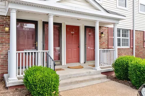 1617 Redbird Cv, Brentwood, MO 63144