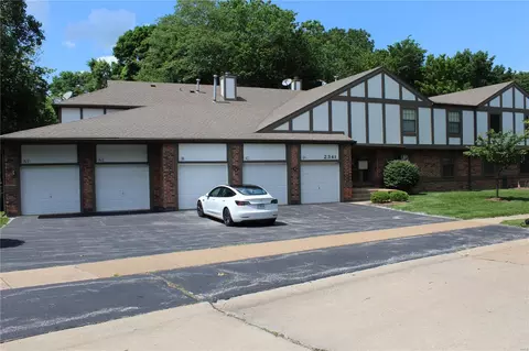 2341 Seven Pines Dr #5, Saint Louis, MO 63146