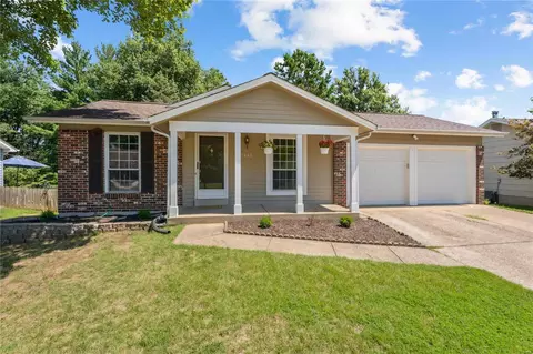 2448 Pheasant Run Dr, Maryland Heights, MO 63043