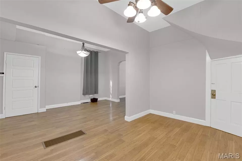 Living - 2708 Indiana Ave, Saint Louis, MO 63118 photo 4 of 5