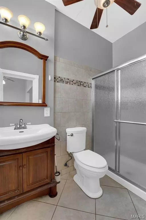 Bath - 2708 Indiana Ave, Saint Louis, MO 63118 photo 2 of 5