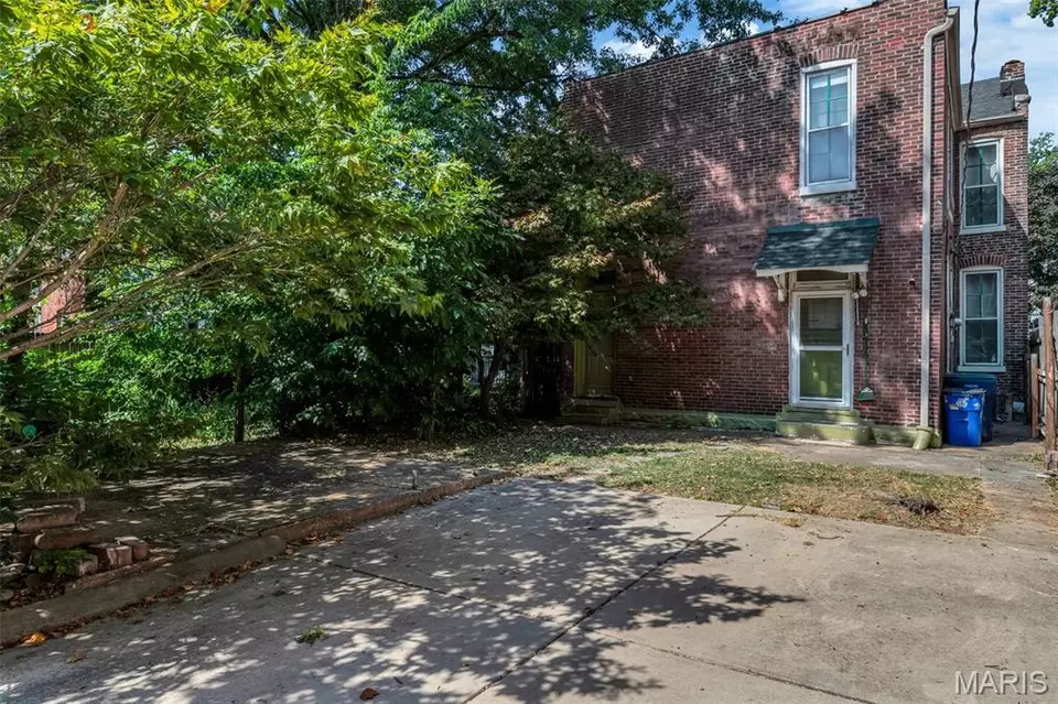 Exterior - 2708 Indiana Ave, Saint Louis, MO 63118 photo 3 of 5