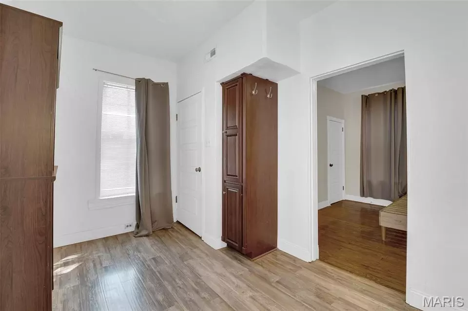 Entry Way - 2708 Indiana Ave, Saint Louis, MO 63118 photo 2 of 2