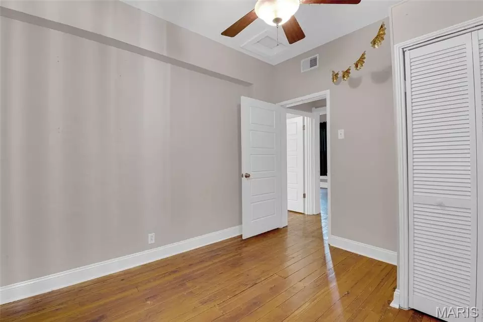 Bedroom - 2708 Indiana Ave, Saint Louis, MO 63118 photo 2 of 3