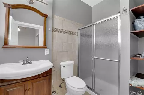 Bath - 2708 Indiana Ave, Saint Louis, MO 63118 photo 1 of 5