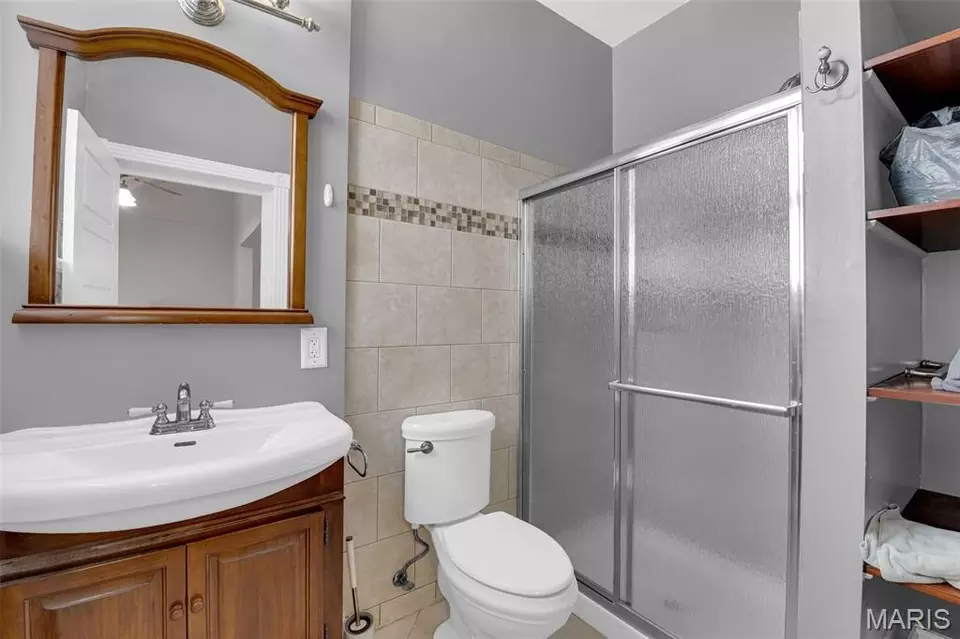Bath - 2708 Indiana Ave, Saint Louis, MO 63118 photo 1 of 5