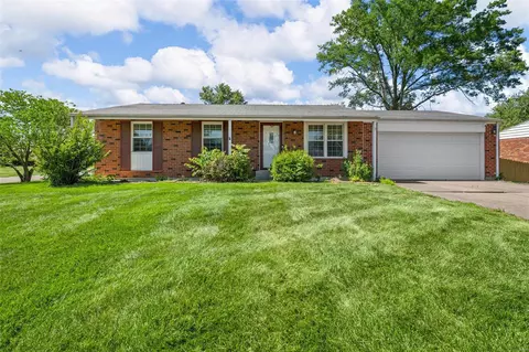 5373 Butler Hill Estates Dr, Saint Louis, MO 63128
