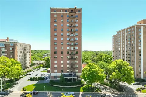 816 S Hanley Rd #4D, Clayton, MO 63105