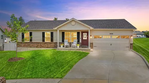444 Honeysuckle Creek Dr, Wentzville, MO 63385