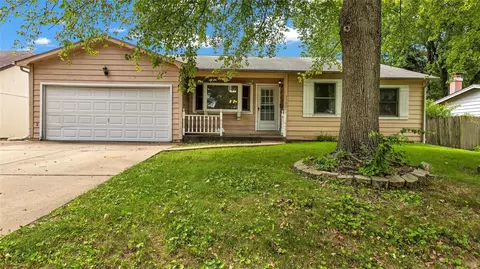3300 Tom Sawyer Dr, Florissant, MO 63033