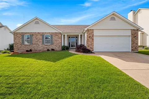 1489 Soaring Eagle Dr, O'fallon, MO 63366