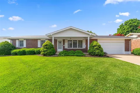 725 Apricot Dr, Saint Charles, MO 63301