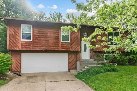 423 Morningside Dr, Saint Peters, MO 63376