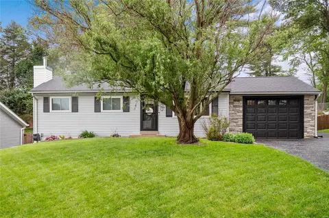 146 E Donaldson Dr, Saint Louis, MO 63129