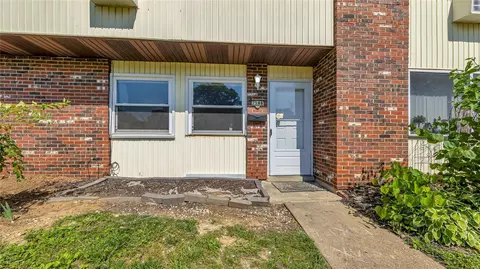 7546 Hazelcrest Dr, Hazelwood, MO 63042